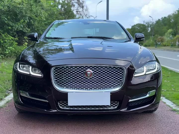 Jaguar XJ