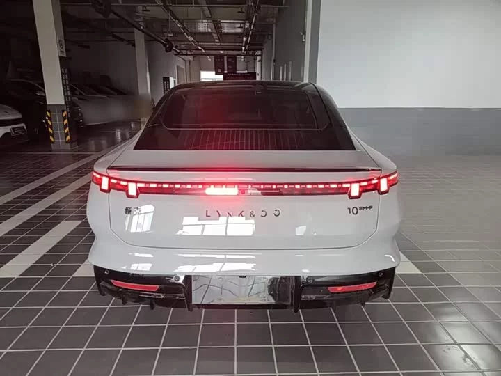 Lynk & Co 10