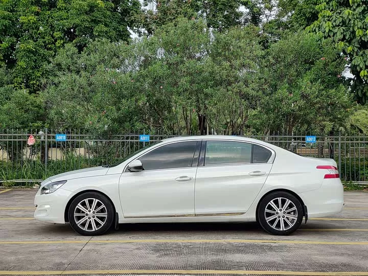 Peugeot 408