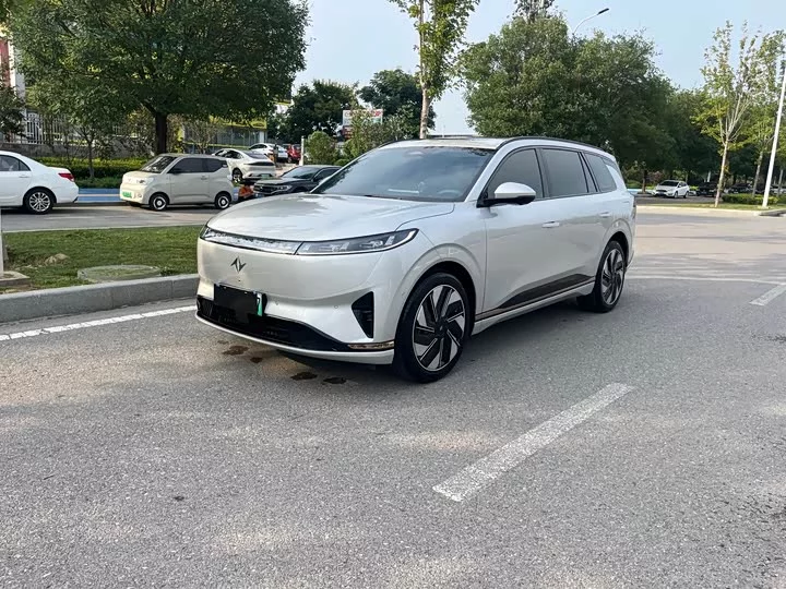 Dongfeng eπ008