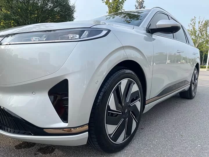 Dongfeng eπ008