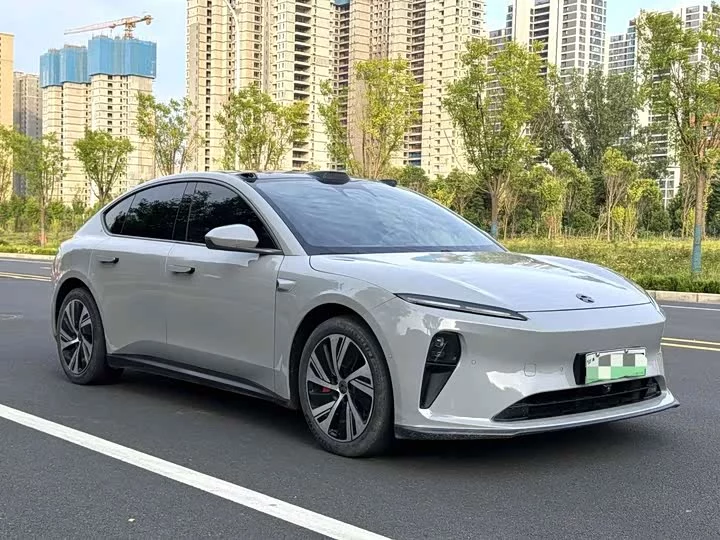 NIO ET5