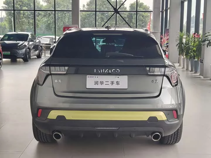 Lynk & Co 02