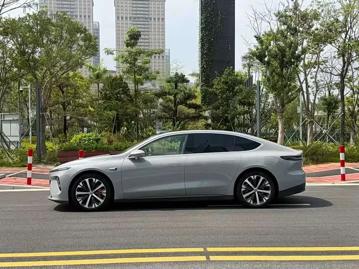 NIO ET7