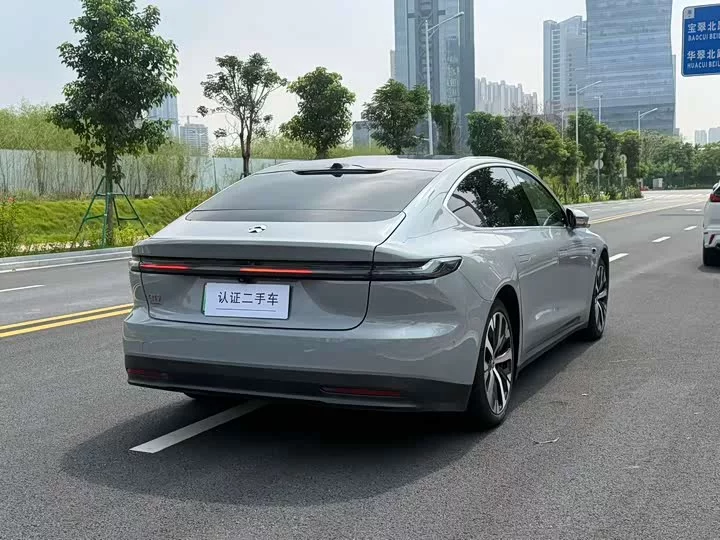 NIO ET7