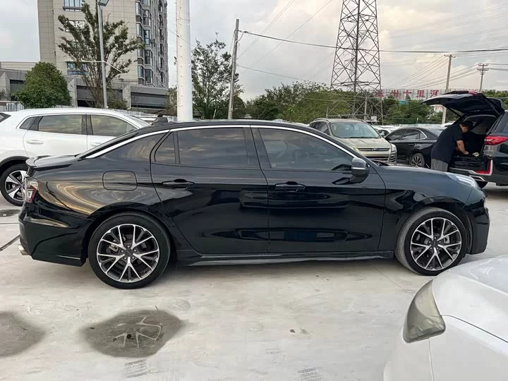 Lynk & Co 03