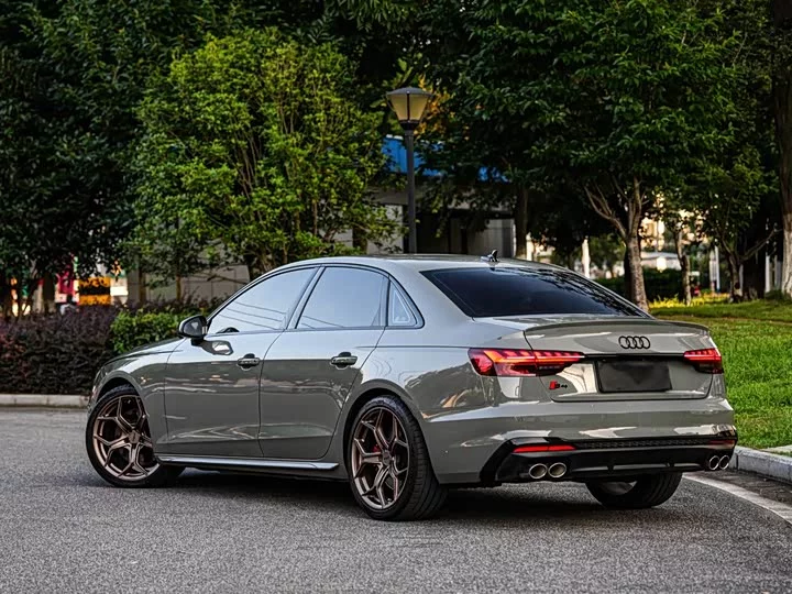 Audi S4