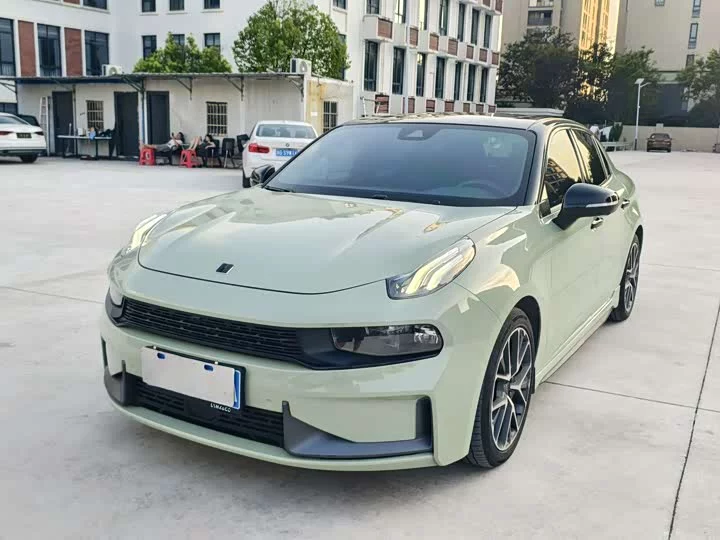Lynk & Co 03