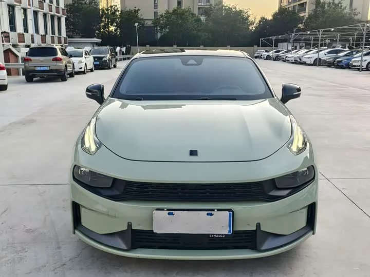 Lynk & Co 03