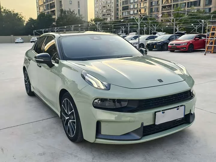 Lynk & Co 03