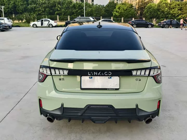 Lynk & Co 03