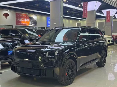 Lynk & Co 900