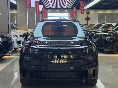 Lynk & Co 900