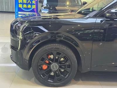 Lynk & Co 900