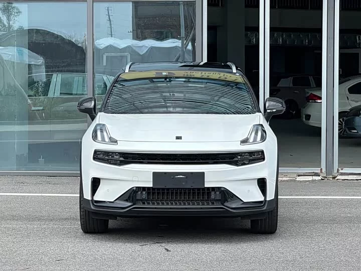 Lynk & Co 06