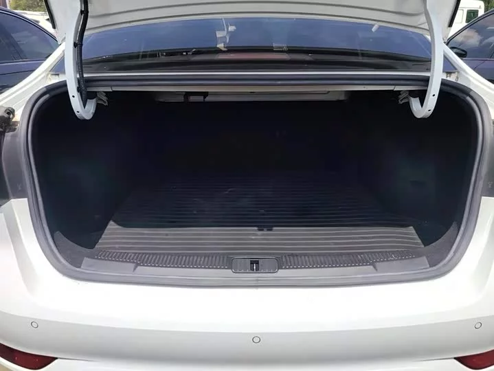 Roewe i5