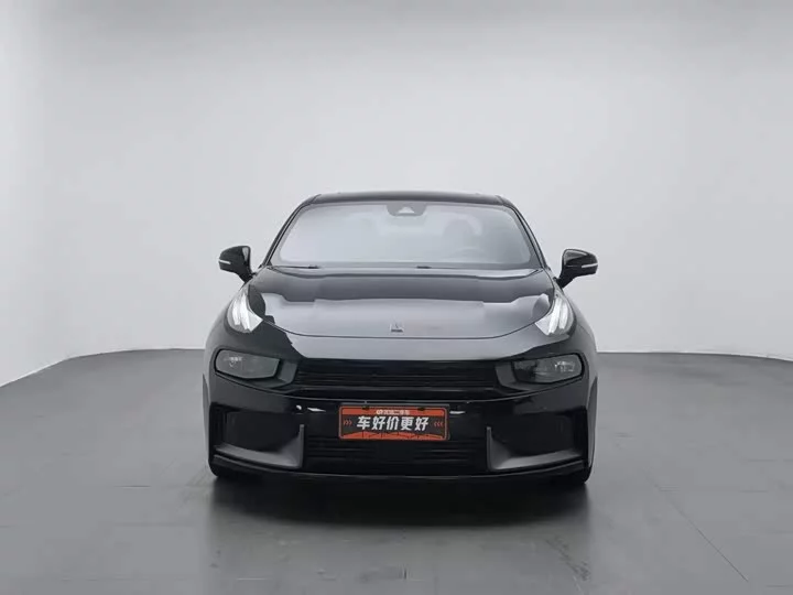 Lynk & Co 03