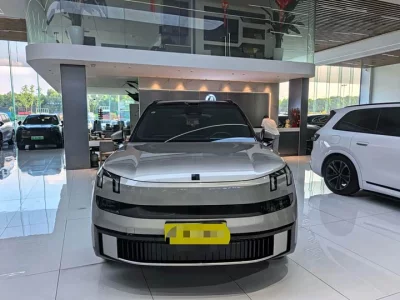 Lynk & Co 900