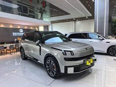 Lynk & Co 900