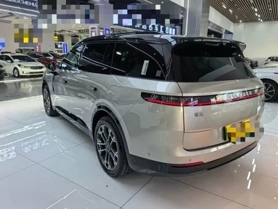 Lynk & Co 900