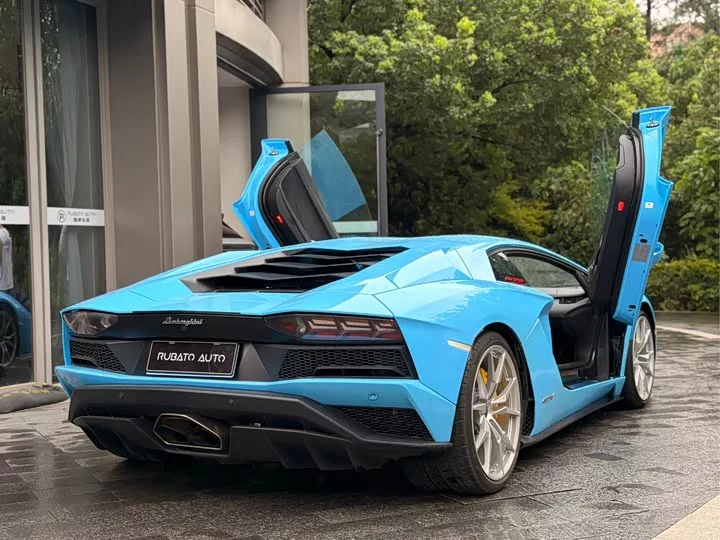 Lamborghini Aventador