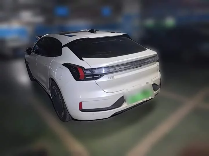 ZEEKR 001