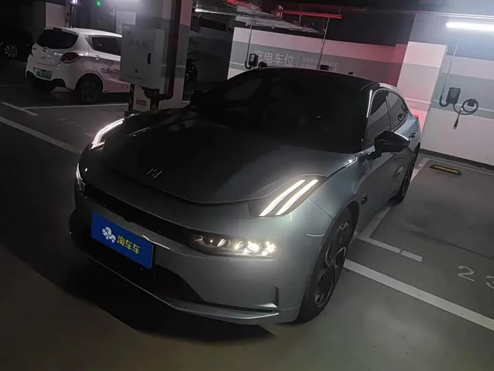 ZEEKR 001