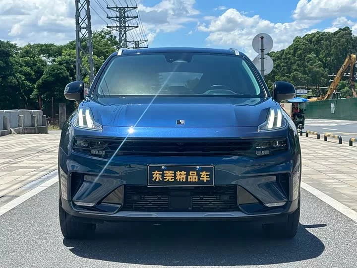 Lynk & Co 06