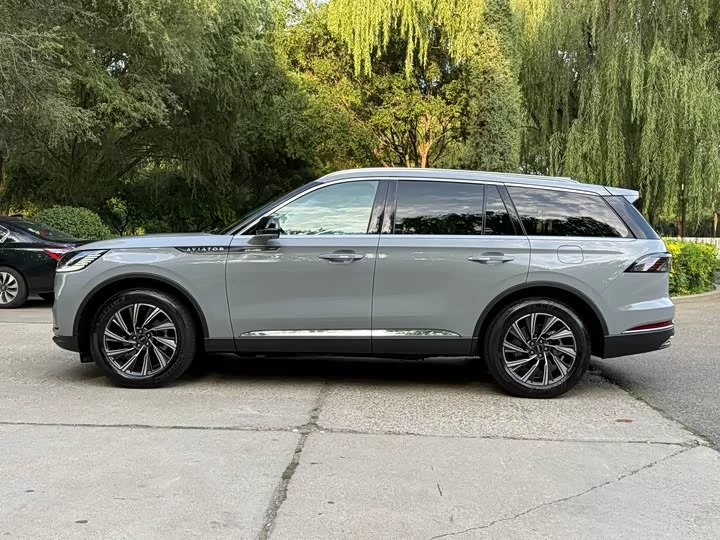Lincoln aviator