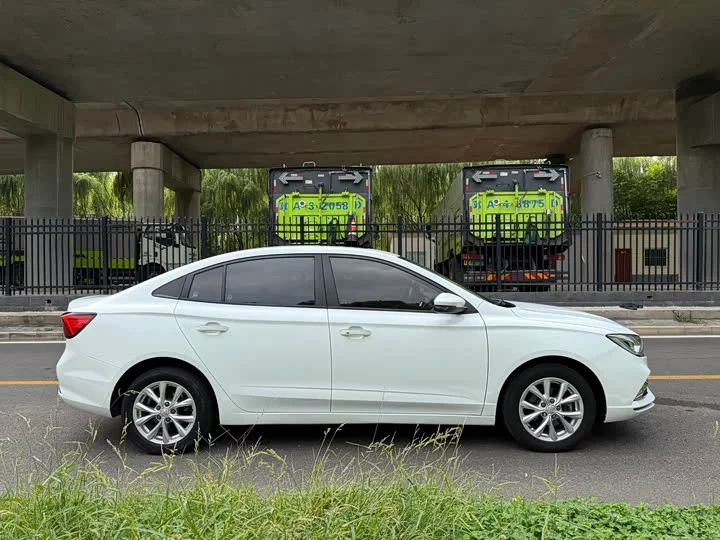 Roewe i5