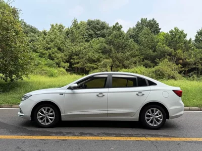 Roewe i5