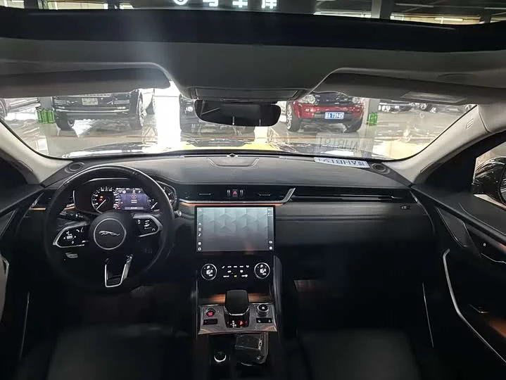 Jaguar F-PACE