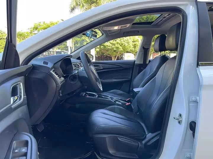 Roewe i5