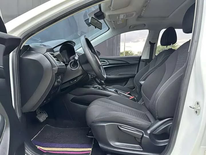 Roewe i5