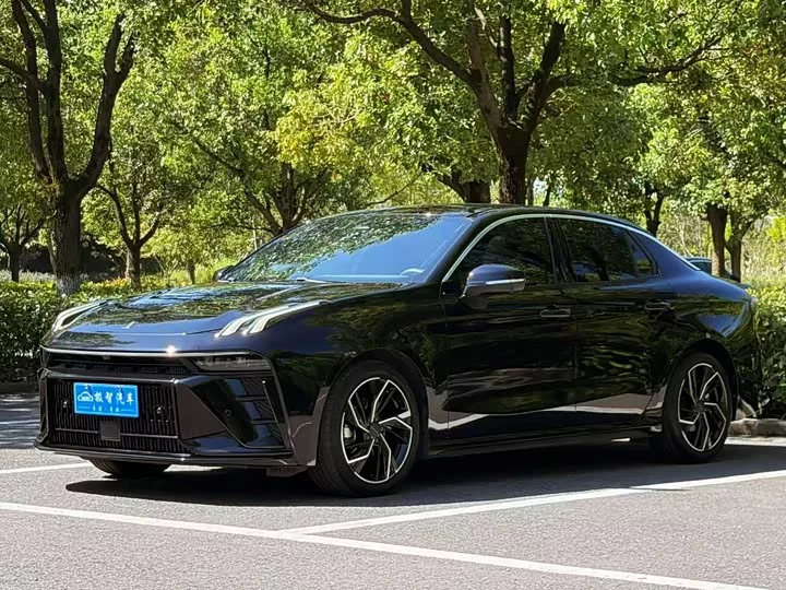 Lynk & Co 03