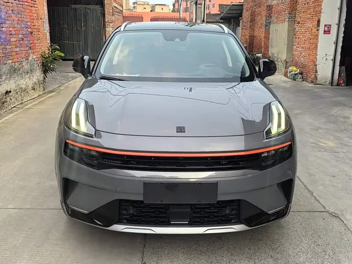 Lynk & Co 06