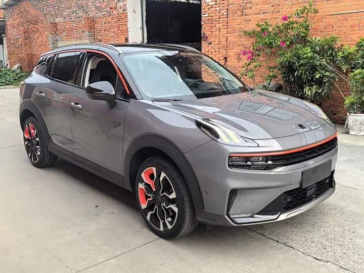 Lynk & Co 06