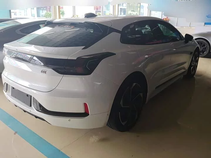 ZEEKR 001