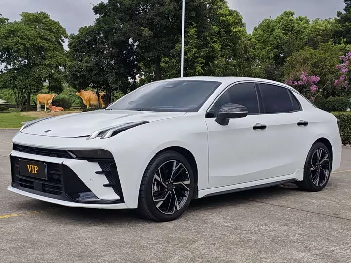 Lynk & Co 03