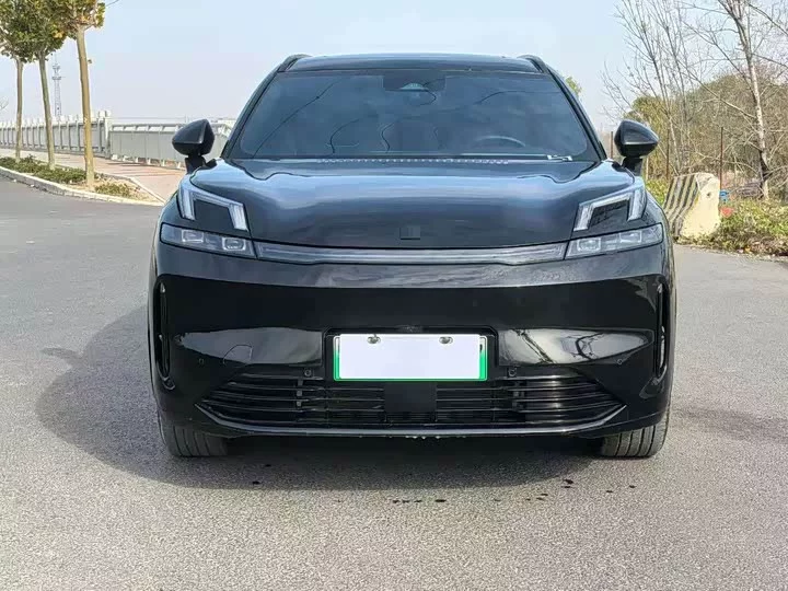 Lynk & Co 08 EM-P