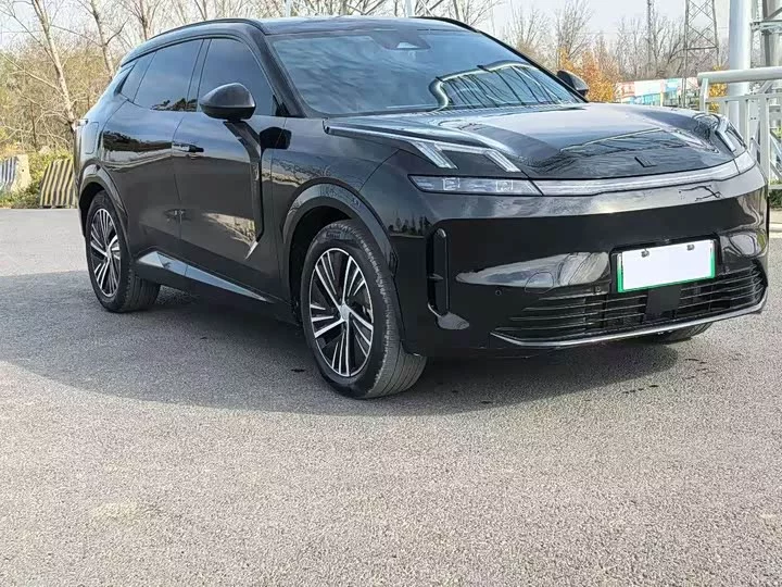 Lynk & Co 08 EM-P
