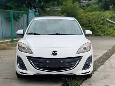 Mazda Axela (3)