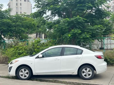 Mazda Axela (3)