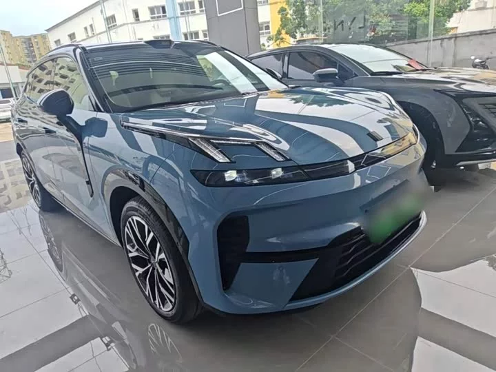 Lynk & Co 08 EM-P