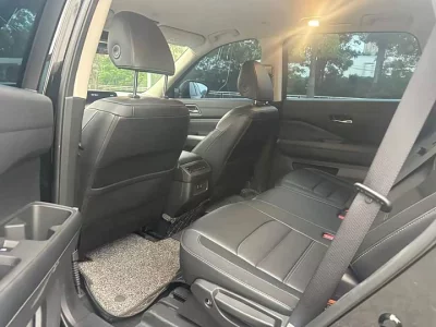 Nissan Explore the land