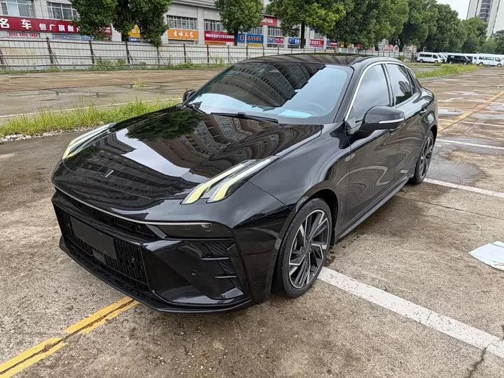 Lynk & Co 03