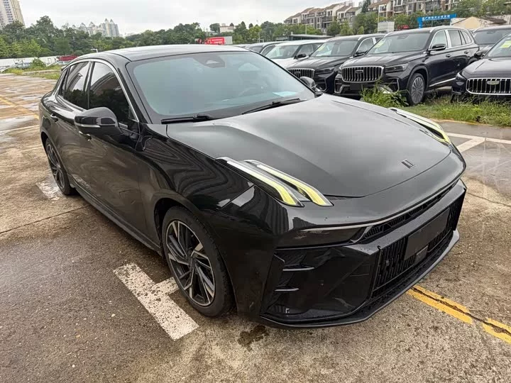 Lynk & Co 03