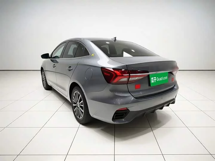 Roewe i5