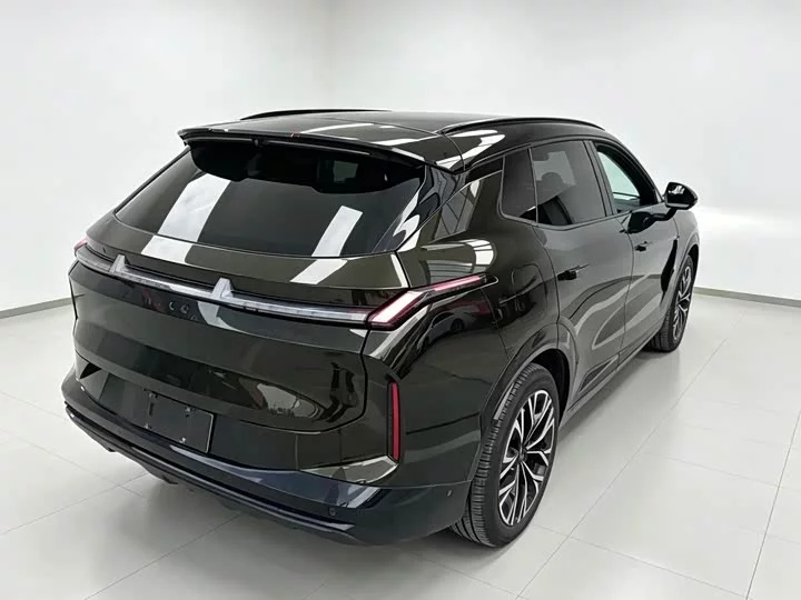 Lynk & Co 08 EM-P