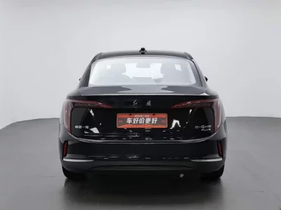 Hongqi E-QM5